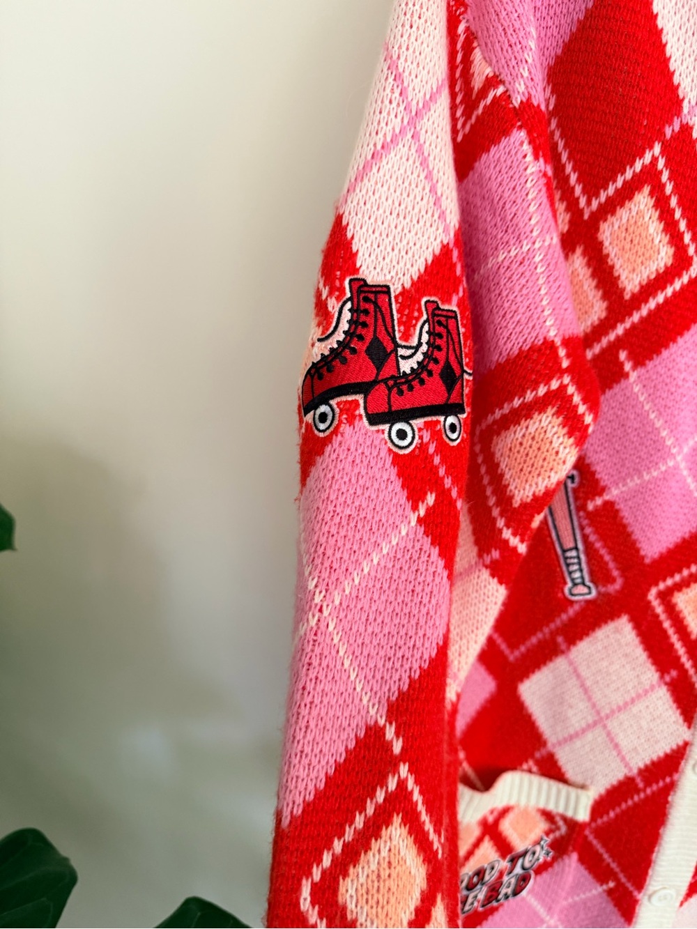 Harley Quinn Pink & Red Argyle Cardigan Sweater Size Medium - Picture 10 of 11